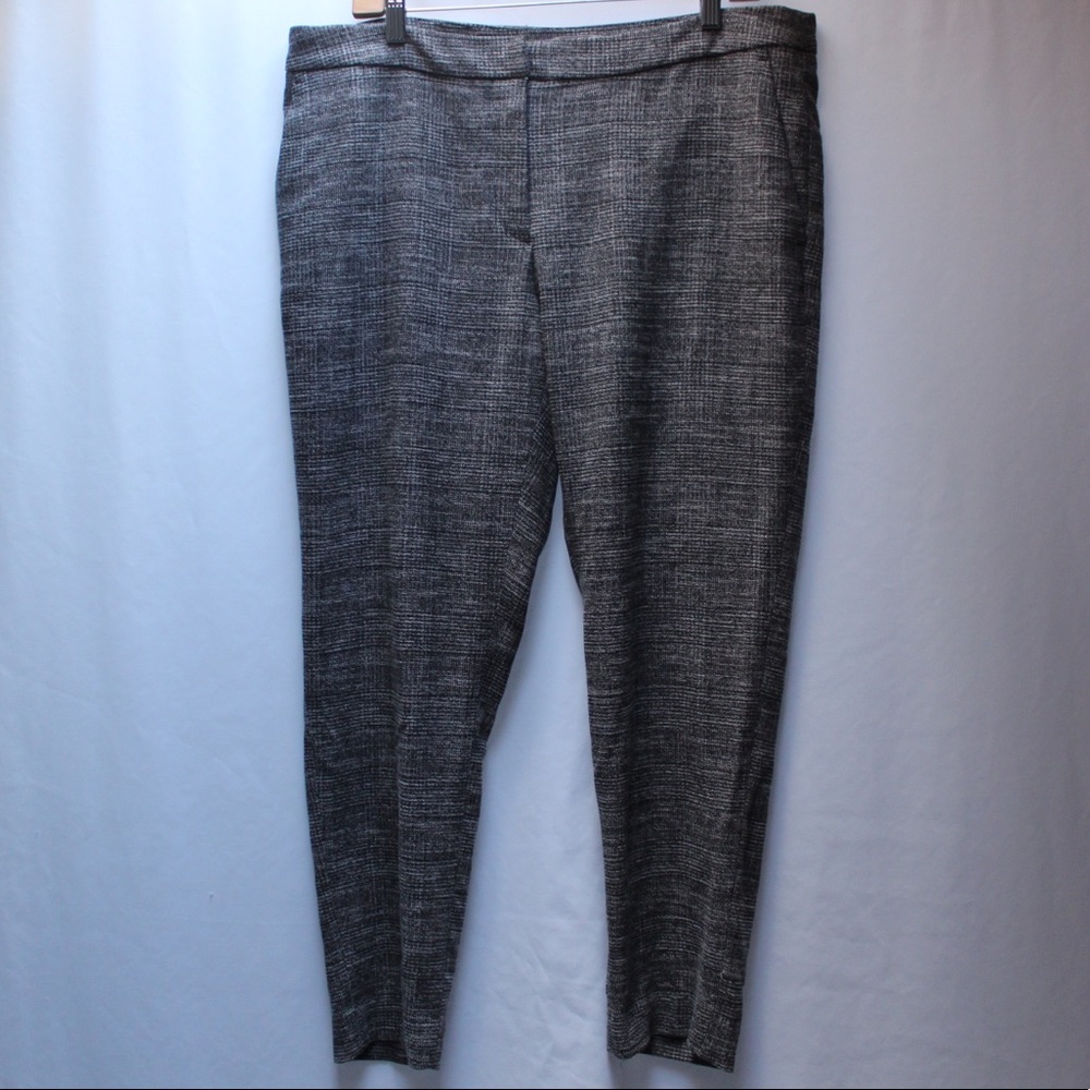 H&M grey dressy capri pants 👖💕